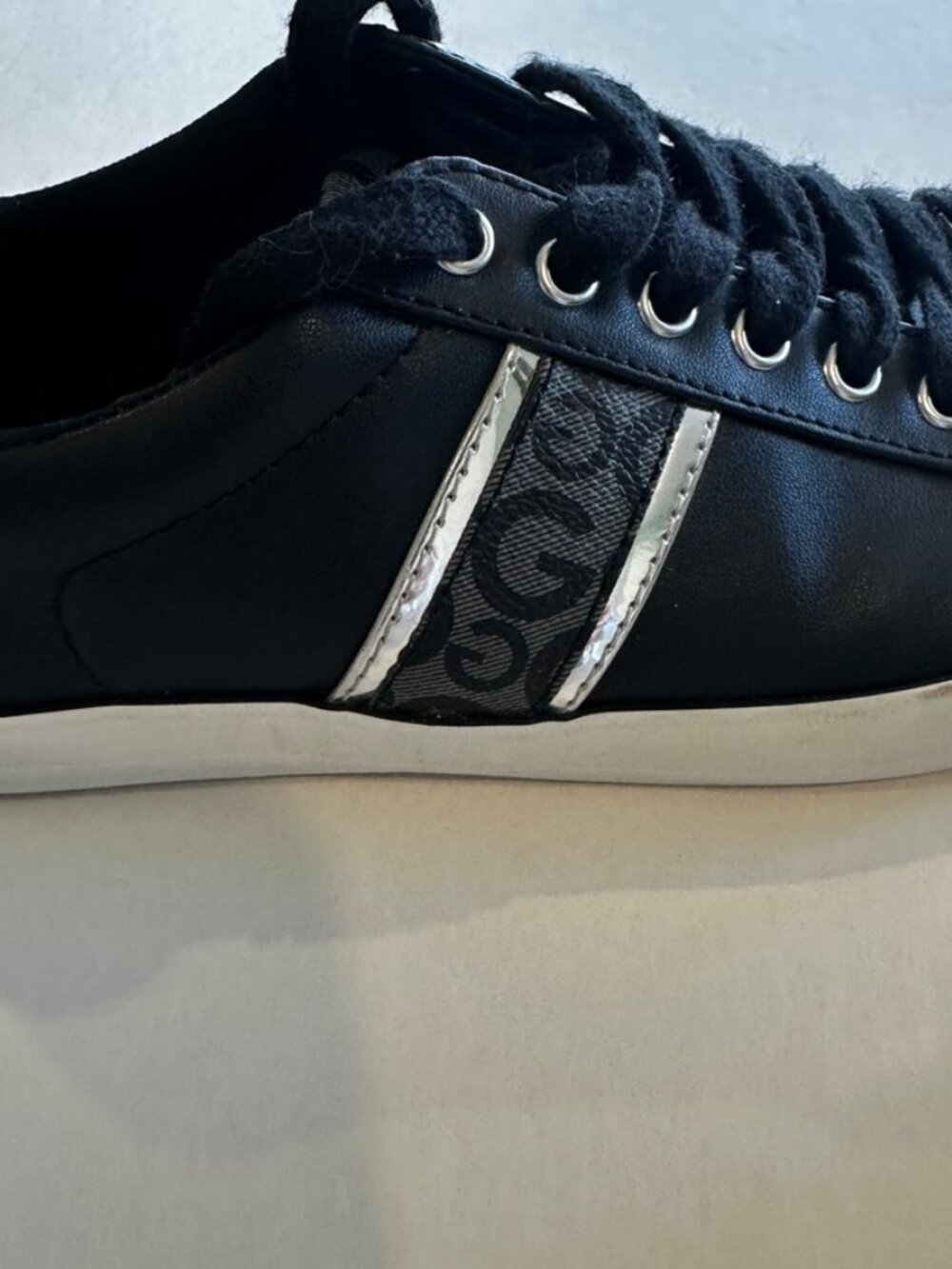 GBG Los Angeles Women's Sneaker size 8